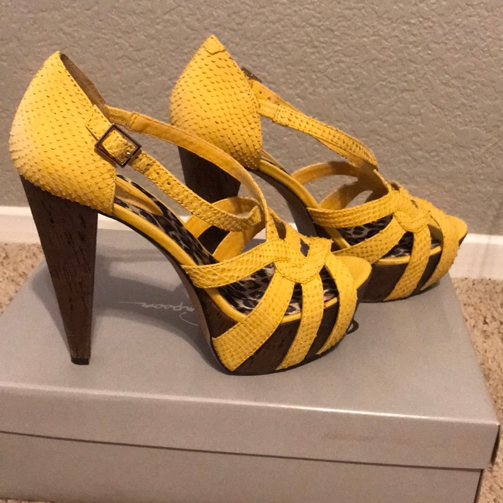 Jessica Simpson Massi Yellow Snake Platform Hill 8
